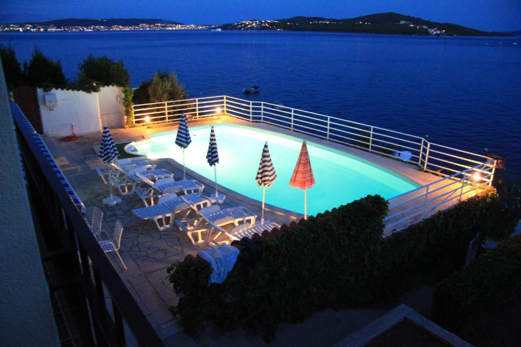 Apartments Villa Marija Seget Vranjica Exteriör bild